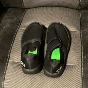 Women’s oofos oomg low shoe.